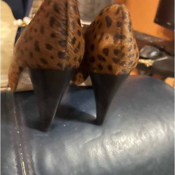 Cute Banana Republic cheetah pump - Picture 2 of 6